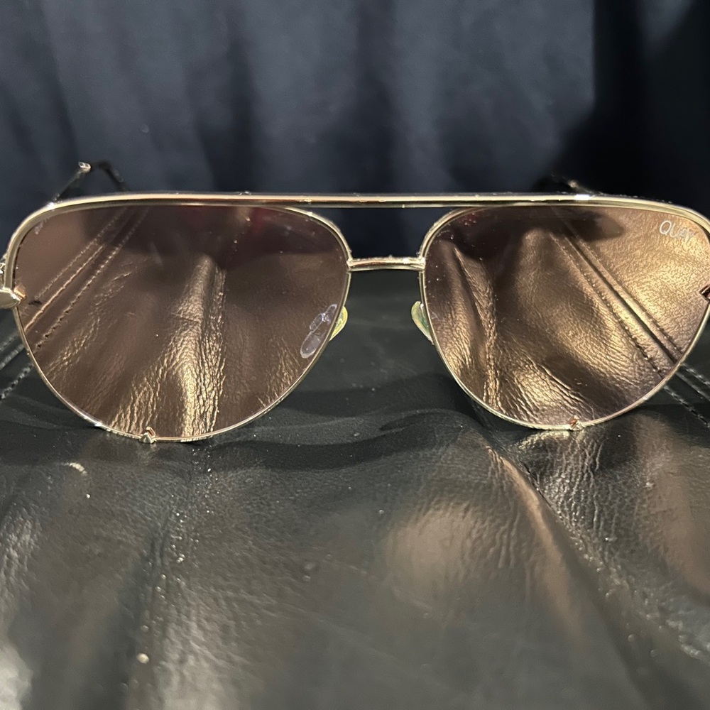 Quay Aviator Desi Gold Frame